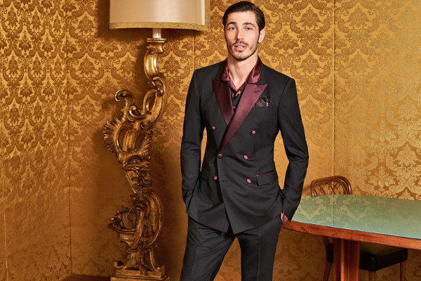 Dolce & Gabbana dedican una colección al completo al arte del más elegante y excéntrico esmoquin.