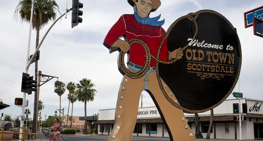 El característico cartel que da la bienvenida al centro de la localidad de Scottsdale, junto a Phoenix. Foto: Mark Henle/The Republic
