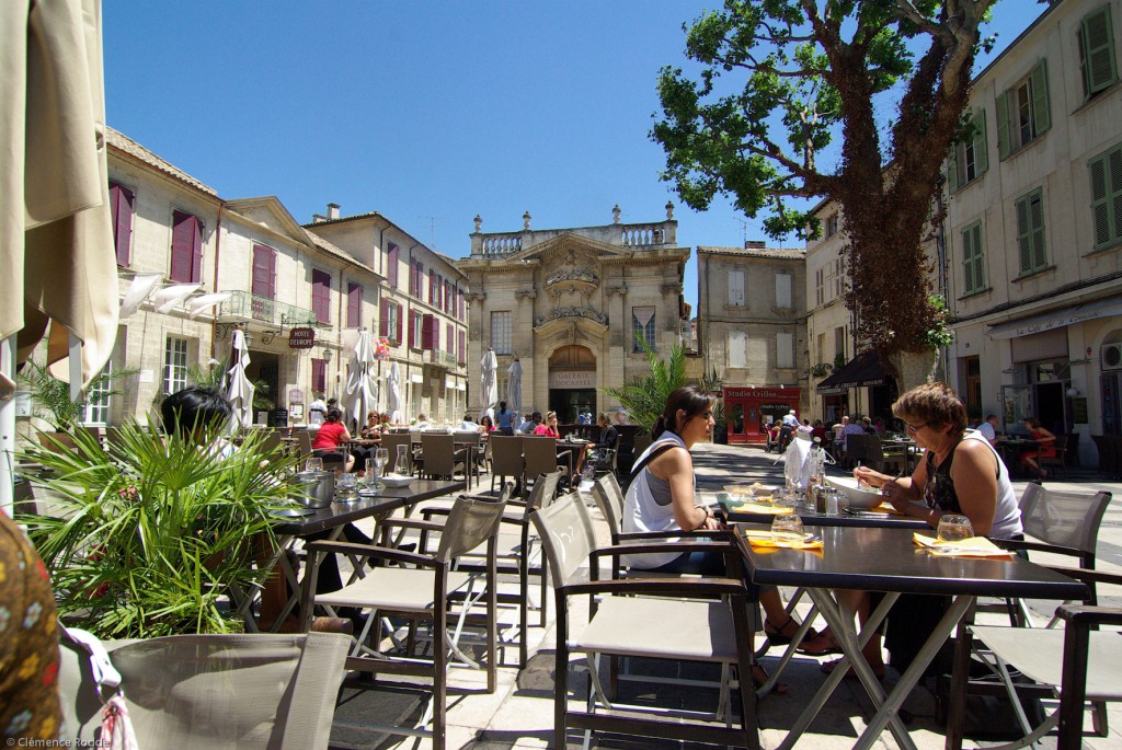 El edificio de Galerie Ducastel preside la agradable Place Crillon. Foto: © Avignon Tourisme - C. Rodde.