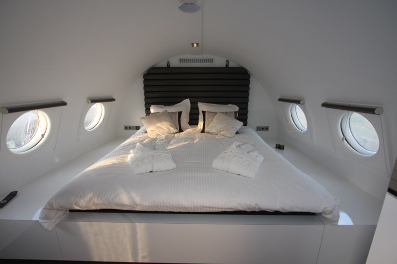luxe-hotel-suites-airplane.004