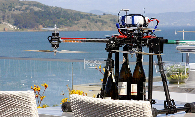 Champagne en su habiatción mediante un dron