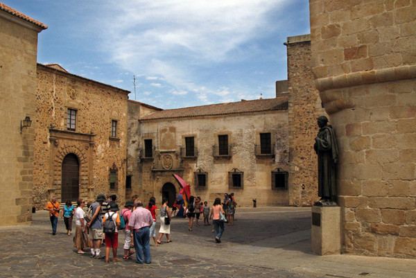La Plaza de Santa María (Ayuntamiento de Cáceres).