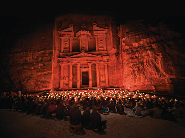 Las ruinas de Petra a la luz de las velas.