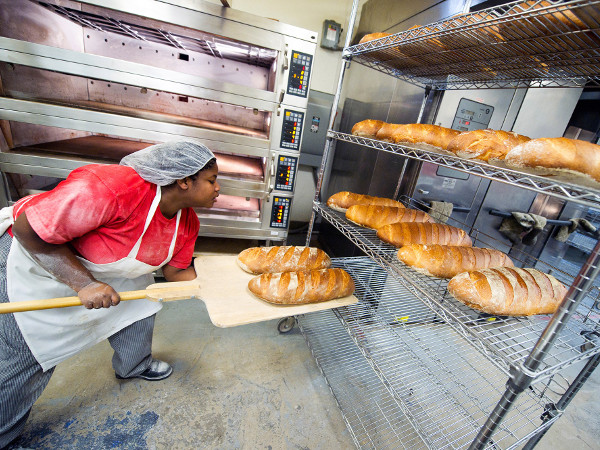 En Hot Bread Kitchen se hacen pan y sueños. Imagen de su web.