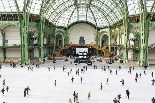 De día o de noche, patinar en Le Grand Palais es mágico. Y un poco caro. Imagen de la web del espacio.