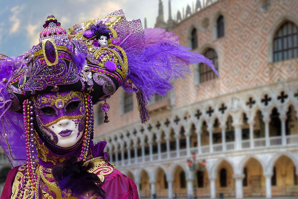 Su aire de misterio y elegancia han conseguido que en los últimos 40 años estos carnavales resurjan.