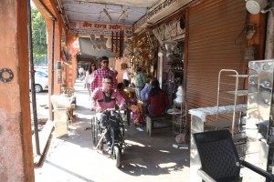 en silla de ruedas en Jaipur