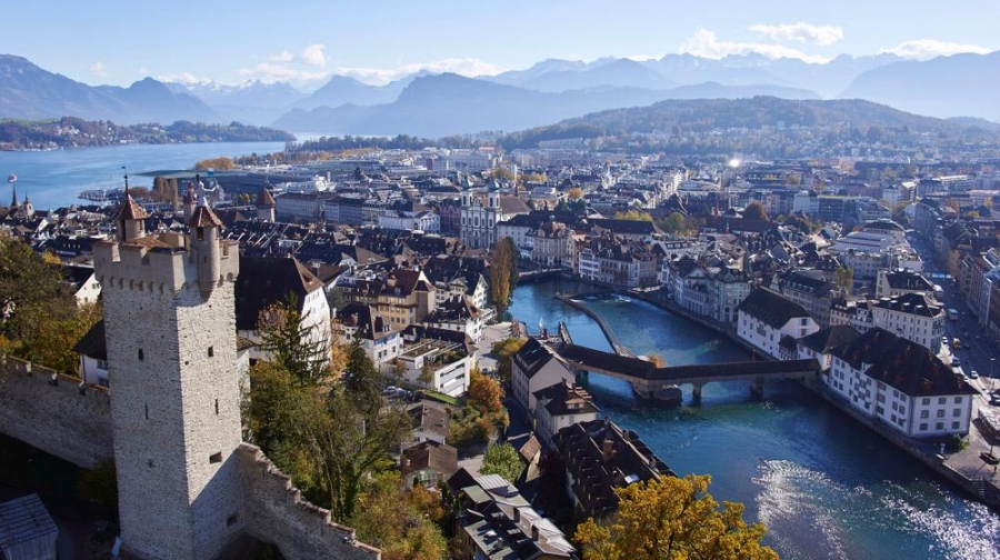 Lucerna es la puerta de entrada al centro de Suiza y un desvío perfecto para los viajeros que deseen atravesar el país en varios días. Vista desde las murallas (Museggmauer). Foto: Turismo de Lucerna