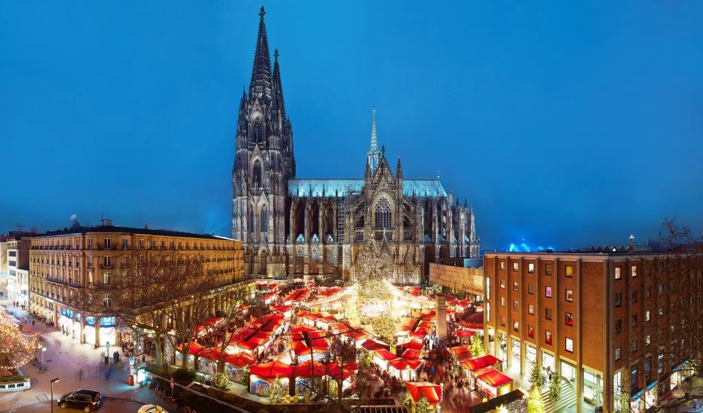 A los pies de su Catedral, Patrimonio de la Humanidad, se sitúa el Wihnachtmarkt de Colonia, que comparte espacio con otros seis mercados repartidos por la zona. Foto: Citynews-Colonia
