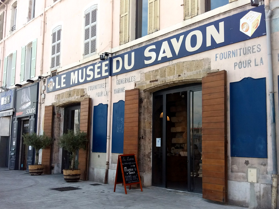 El museo de Savonnerie de la Licorne en pleno Puerto Viejo.