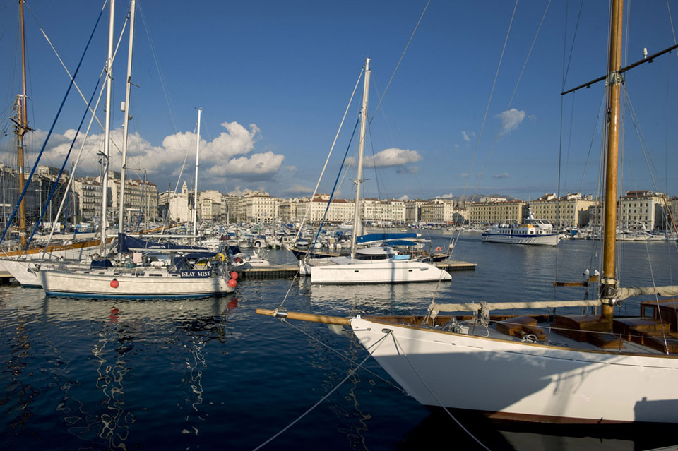 El puerto viejo se mueve con el ritmo y armonía más propios de una pequeña urbe de provincia que el de la ciudad más poblada de Francia, después de París. Foto: © OTCM (P.Micaleff) para Marseille Tourisme.