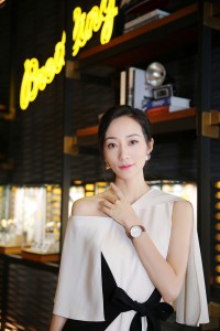 cantante Han Xue acude a la inauguración de la nueva tienda de Breitling en Pekín