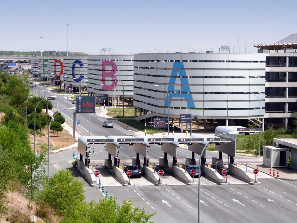 Parking en la T4 del Aeropuerto Adolfo Suárez Madrid-Barajas.