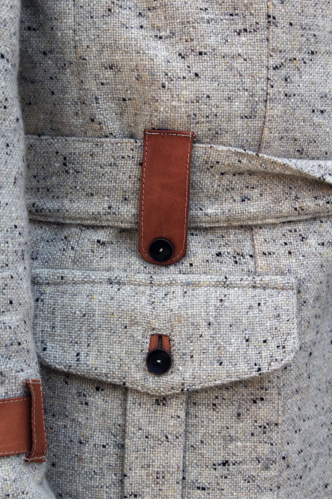 Los pequeños detalles marcan la diferencia para esta firma de sastrería contemporánea. Oatmeal donegal wool bespoke Leisure Jacket.