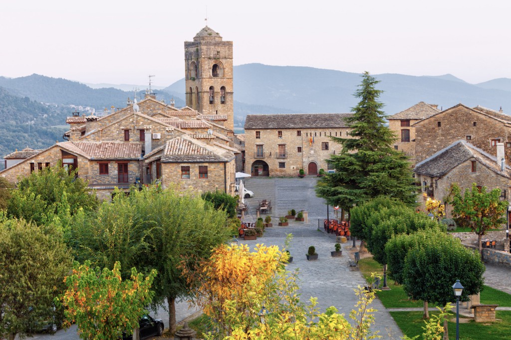 Aínsa-Sobrarbe (Huesca), el pueblo elegido como Capital del Turismo Rural en 2018. Foto: Shutterstock.com.