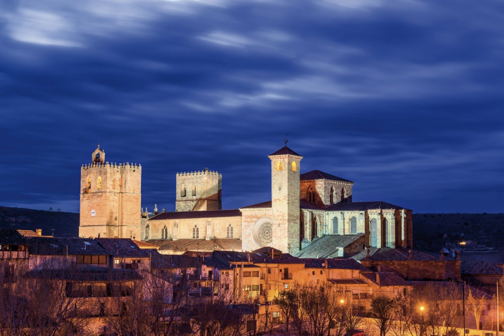 Sigüenza de noche. Fuente: Turismo Castilla-La Mancha.