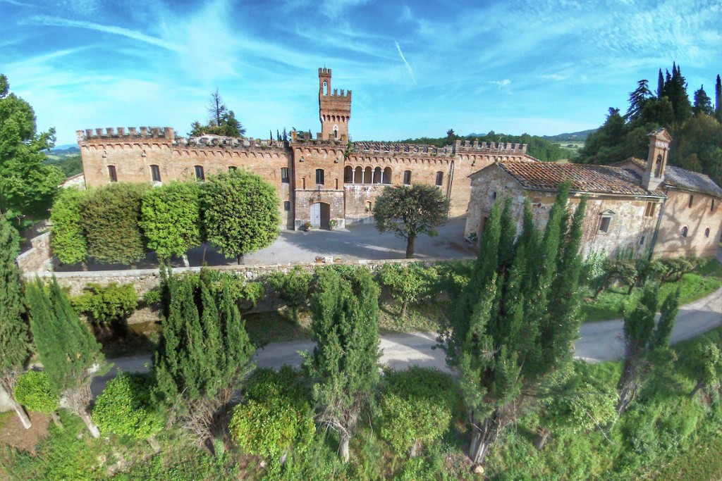 Este espectacular castillo, Castello nel Chianti, en la Toscana, se puede alquilar tal que si fuera una casa más del buscador.